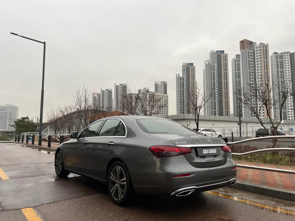 Mercedes-Benz E-Class W213のカーラッピング事例 施工写真 3