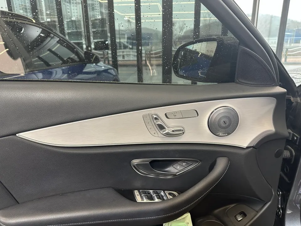 Mercedes-Benz E-Class W213のカーラッピング事例 施工写真 5