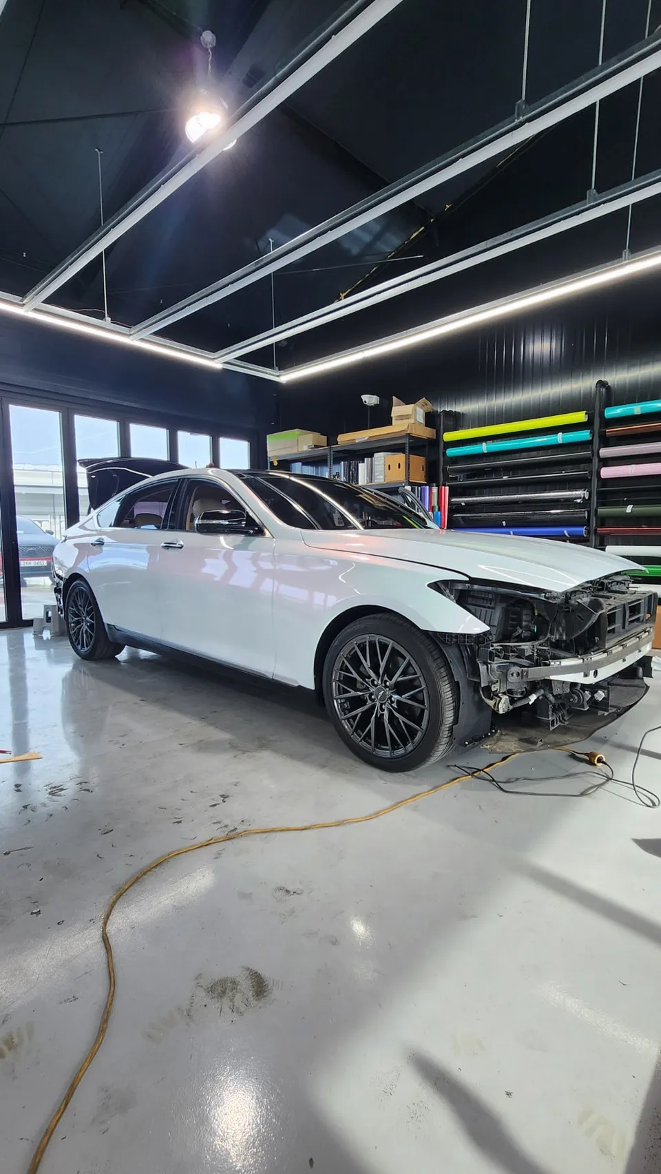 Genesis G80のカーラッピング事例|カメレオンフィルムの費用と仕上がり 施工写真 2-3