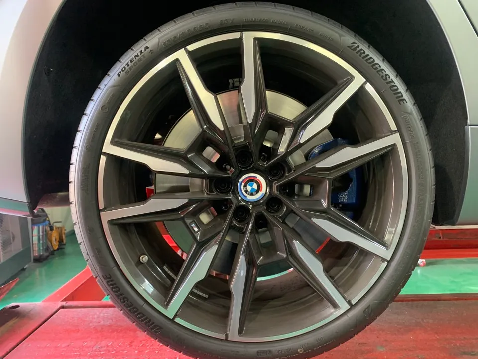 BMWのホイールリペア・塗装事例 施工写真 2-1