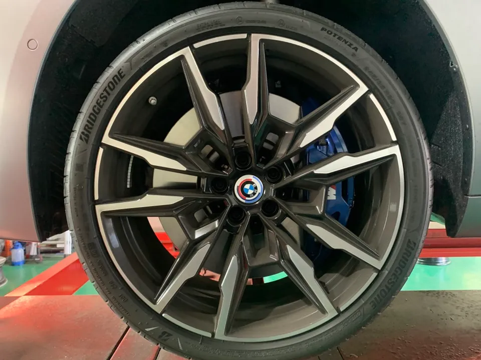 BMWのホイールリペア・塗装事例 施工写真 4-1