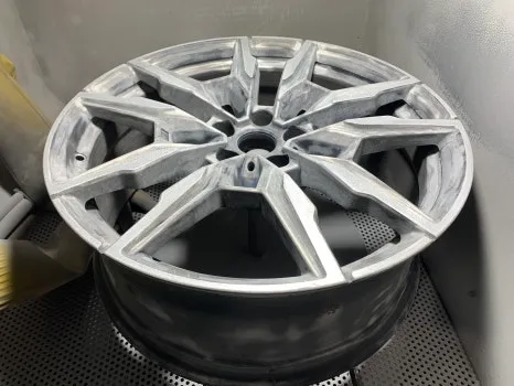 BMWのホイールリペア・塗装事例 施工写真 3-2
