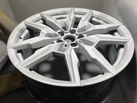 BMWのホイールリペア・塗装事例 施工写真 4-2