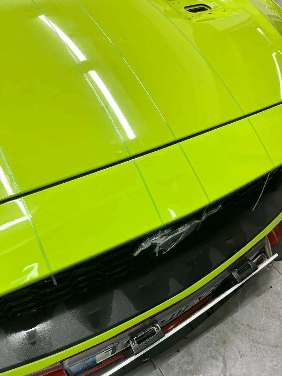 Ford Mustangのカーラッピング事例|費用目安・仕上がり 施工写真 2-1