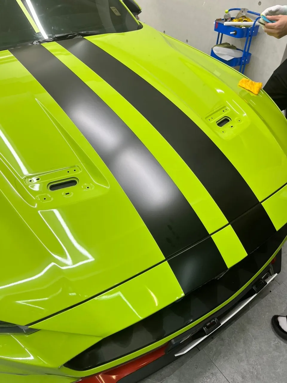 Ford Mustangのカーラッピング事例|費用目安・仕上がり 施工写真 3-1