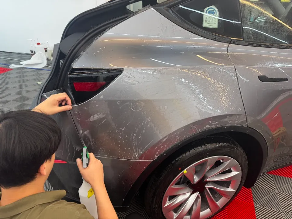 Tesla Model Y PPF施工事例｜費用目安と仕上がり 施工写真 2-3