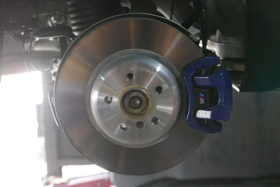 BMW X5 wheel repair - BMW X5 Wheel Repair & Painting Review - M Caliper Upgrade photo 3