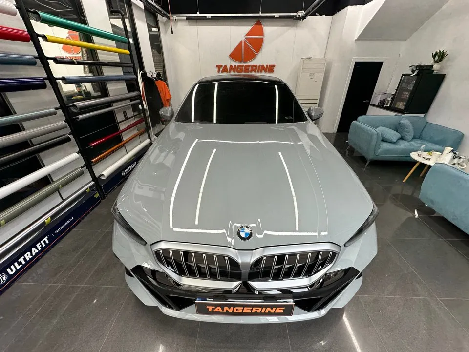 BMW 5 Series G60 グリルラッピング事例|費用目安・仕上がり 施工写真 4-1