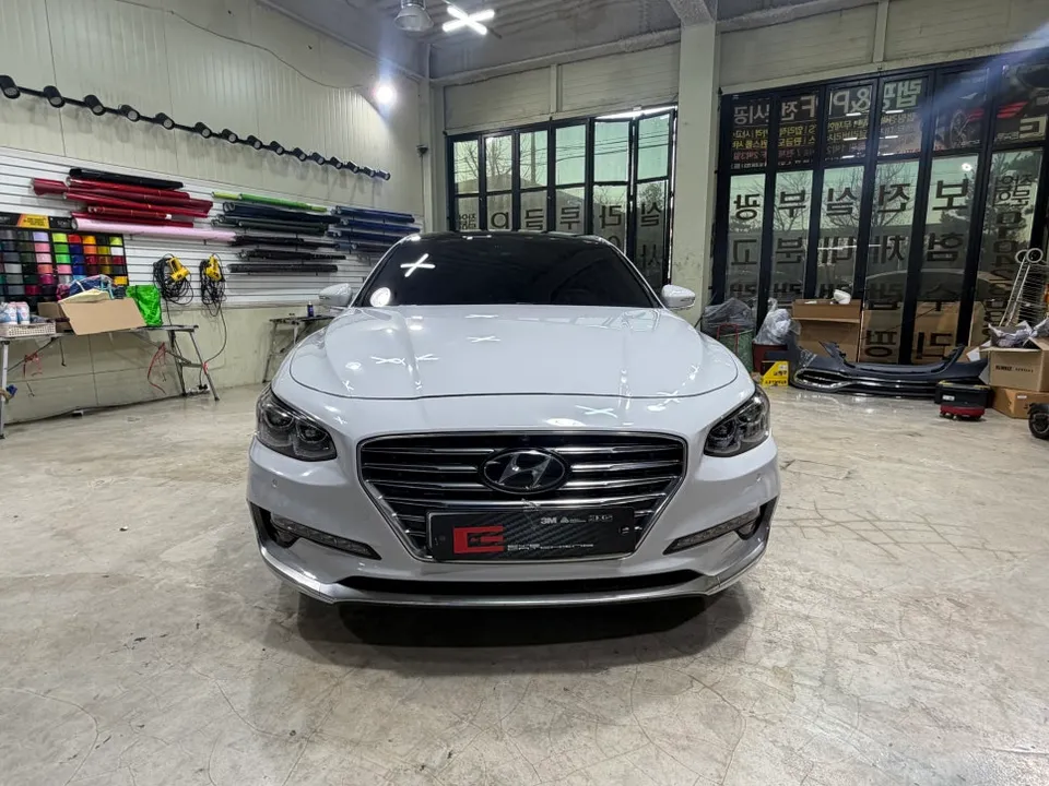Hyundai Grandeur IGのカーラッピング事例 施工写真 2-1