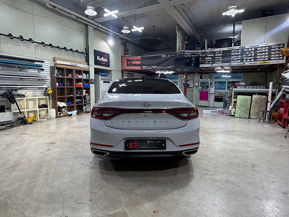 Hyundai Grandeur IGのカーラッピング事例 施工写真 3-1