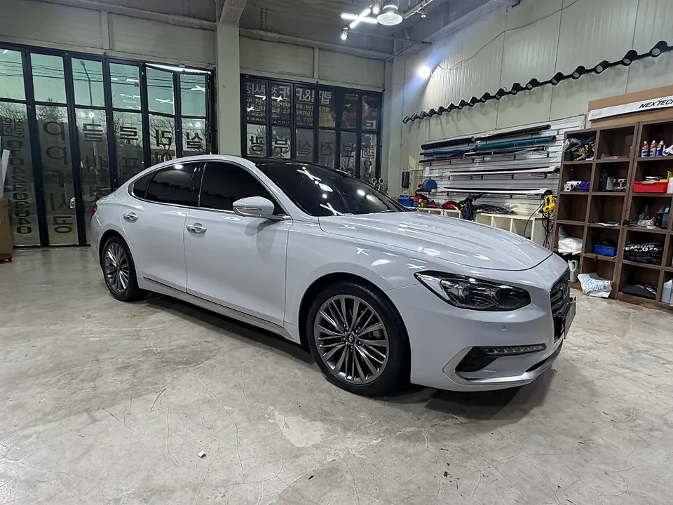 Hyundai Grandeur IGのカーラッピング事例 施工写真 1-2