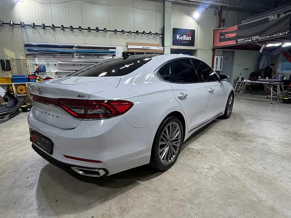 Hyundai Grandeur IGのカーラッピング事例 施工写真 3-2