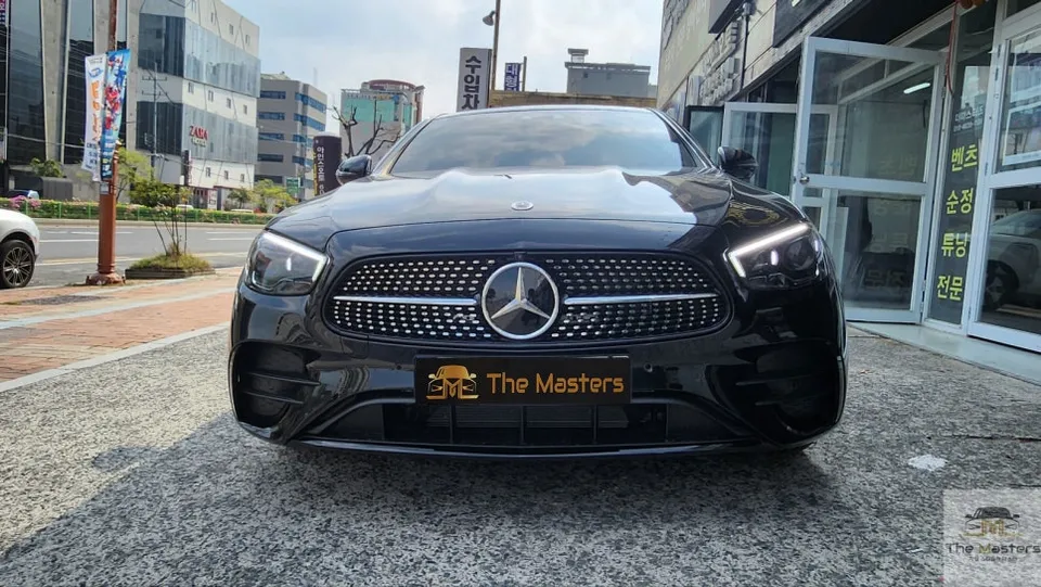 Mercedes-Benz E-Class W213 ambient lighting installation result