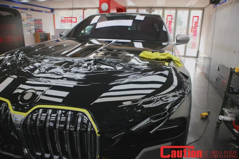 BMW 7 Seriesのカーラッピング事例|費用目安・仕上がり 施工写真 2-3