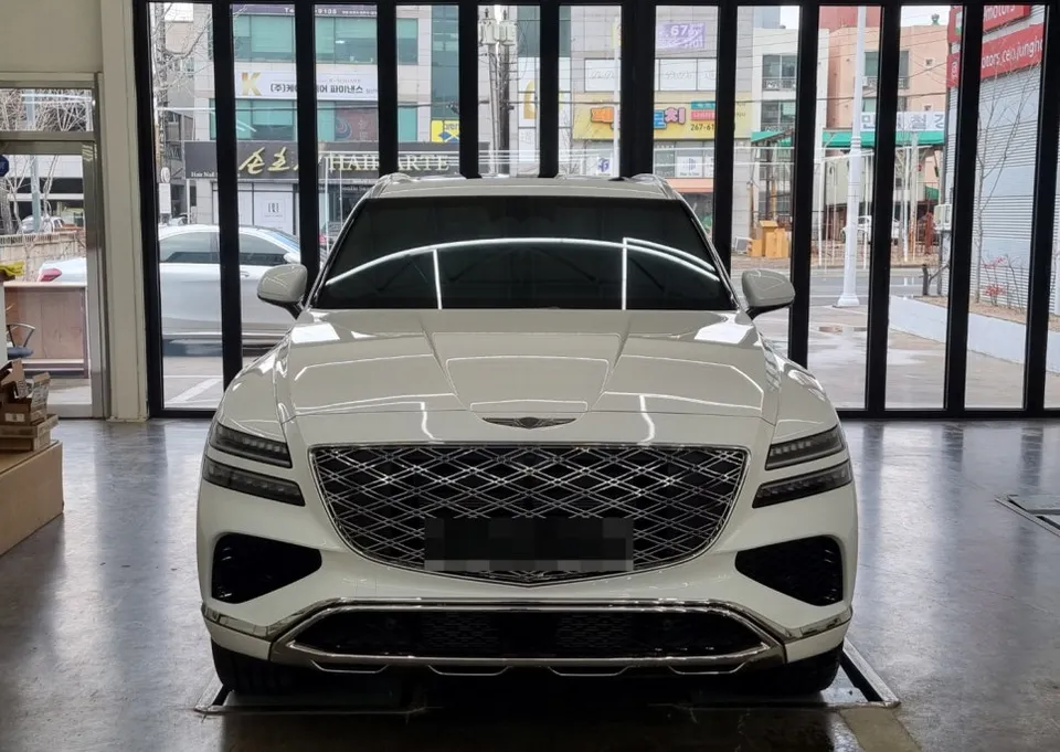 Genesis GV80 ambient lighting installation result