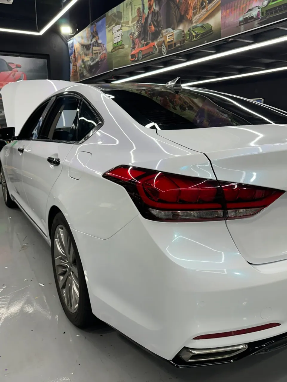 Genesis G80 PPF施工事例：ホワイトカメレオンの輝き 施工写真 2-1