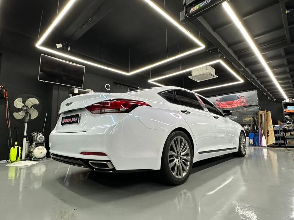 Genesis G80 PPF施工事例：ホワイトカメレオンの輝き 施工写真 3-1