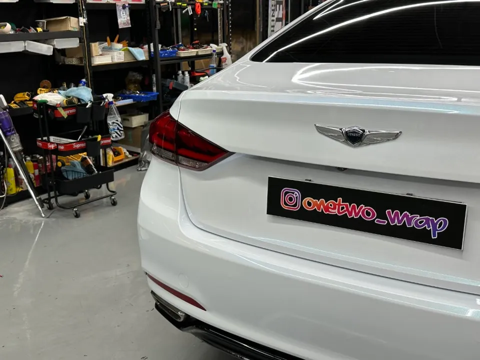 Genesis G80 PPF施工事例：ホワイトカメレオンの輝き 施工写真 1-2