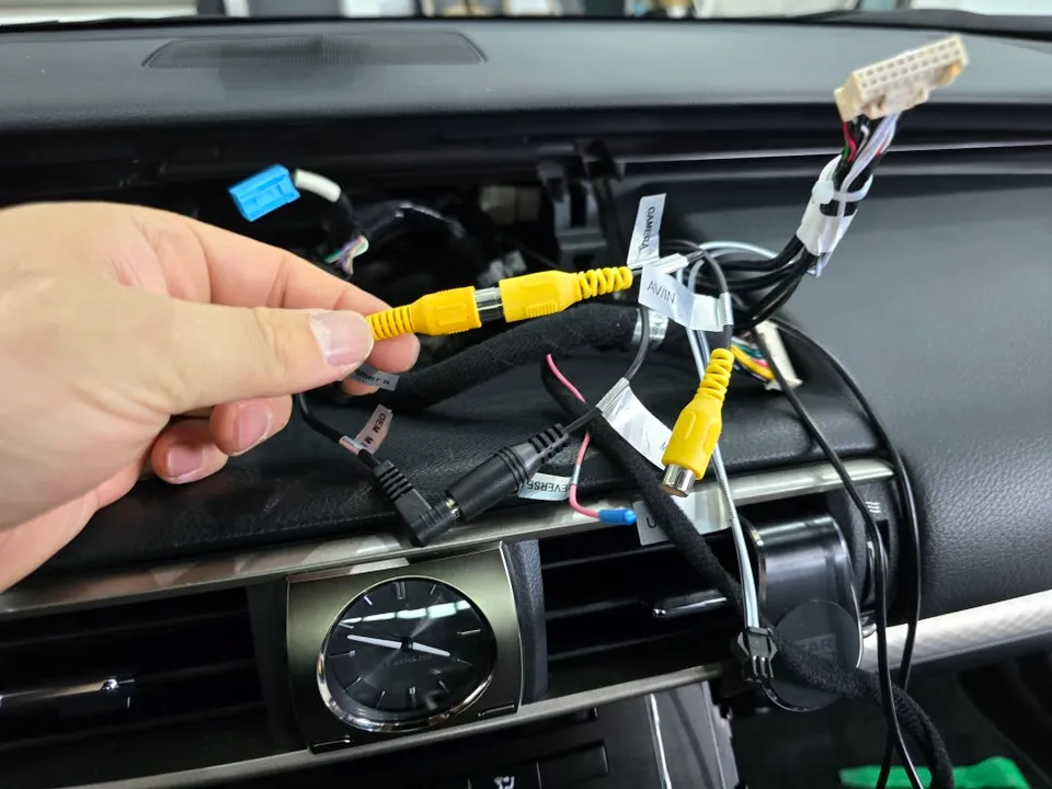 Lexus ISのAndroid Auto・CarPlay取付事例 施工写真 2-2