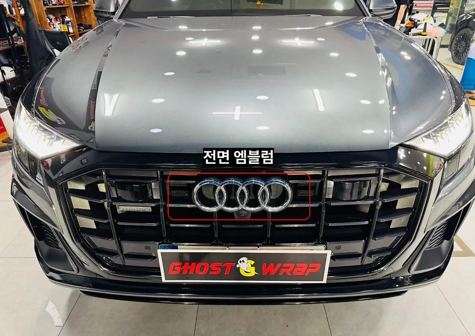 Audi Q8のAndroid Auto・CarPlay取付事例 施工写真 3-1