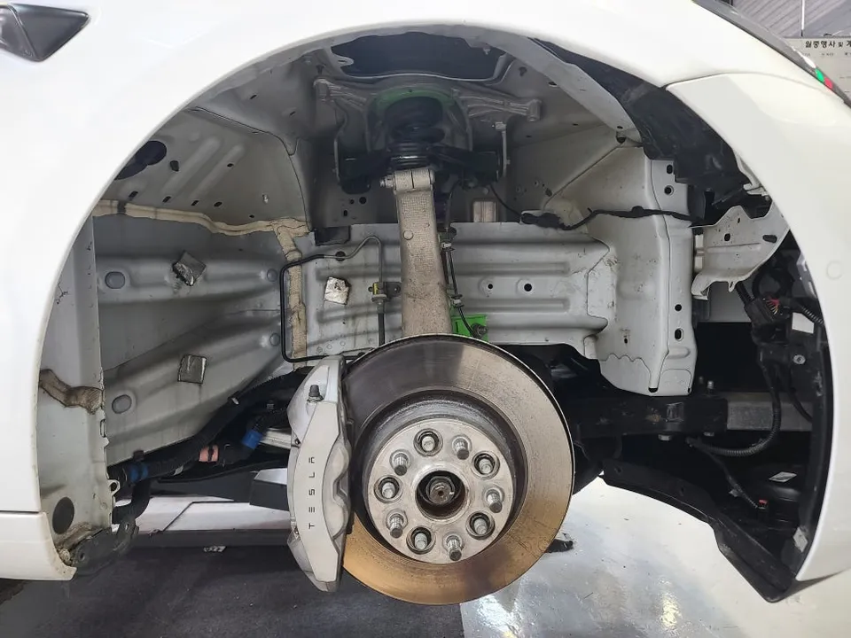 Tesla Model 3 soundproofing - Tesla Model 3 Undercoating Review: Enhanced Quietness photo 4