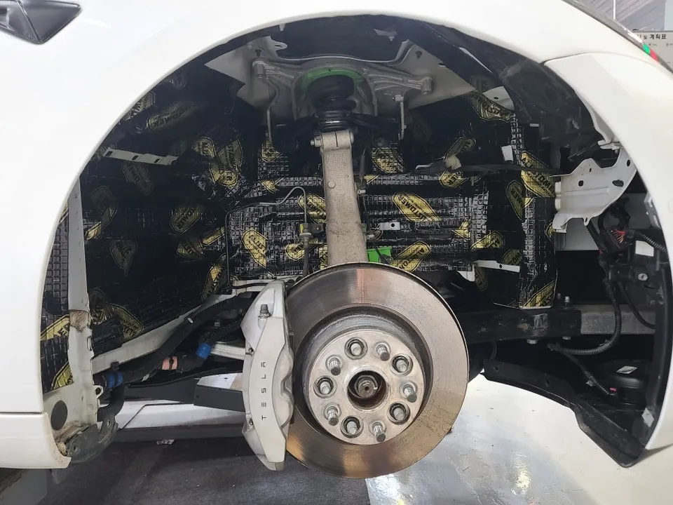 Tesla Model 3 soundproofing - Tesla Model 3 Undercoating Review: Enhanced Quietness photo 5