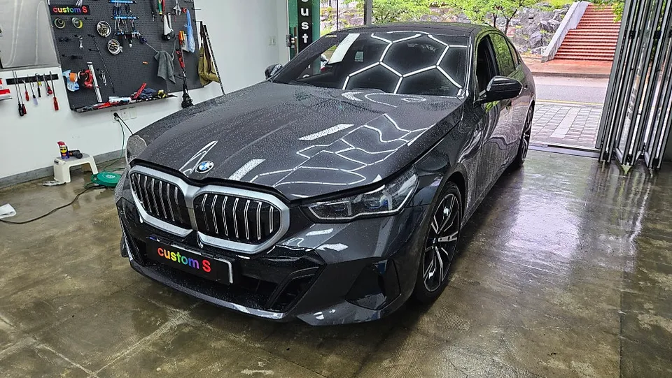 BMW 5 Series G60 OEM Options Review - Improved Visibility photo 2