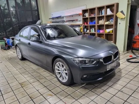BMW 3 Seriesのカーラッピング事例 施工写真 3-1