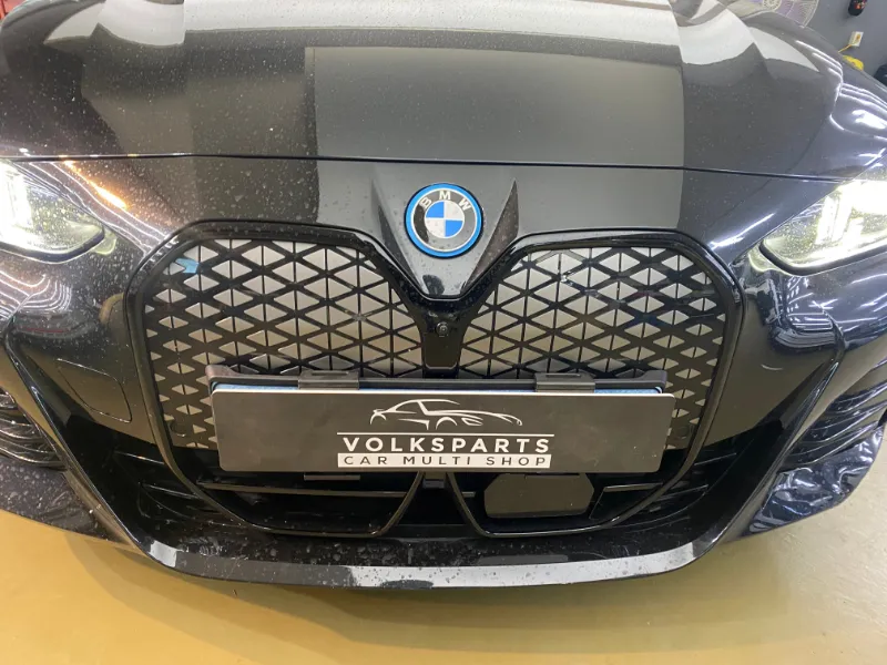 BMW i4 ambient lighting - BMW i4 Iconic Glow Grille LED Review — Enhanced Front Mood Lighti photo 4