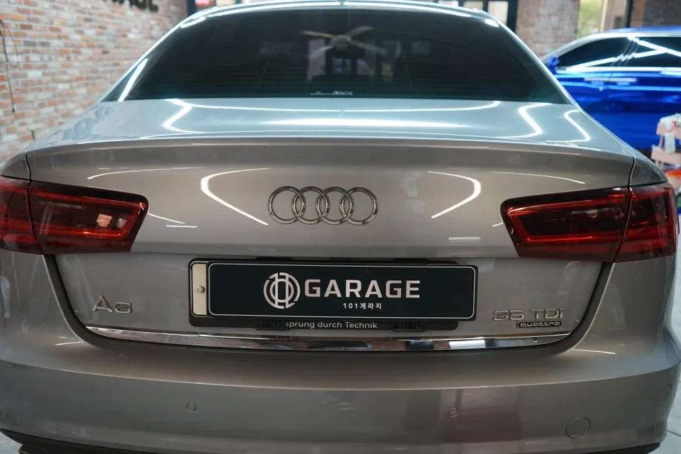 Audi A6のカーラッピング事例|ホワイト化とブラックルーフ 施工写真 1-3