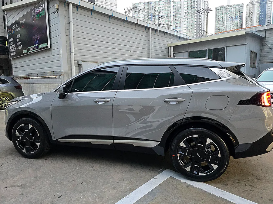Kia Sportageのカーフィルム施工事例|費用目安・仕上がり 施工写真 1-2