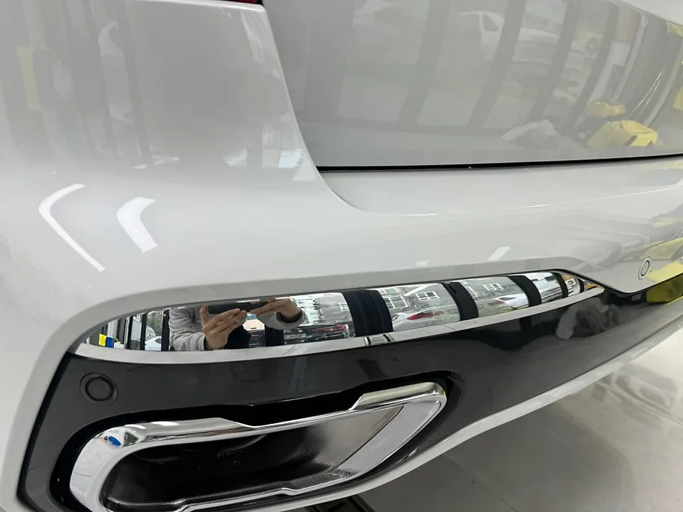 BMW X7のカーラッピング事例|クロームパーツのブラックアウト 施工写真 3-1