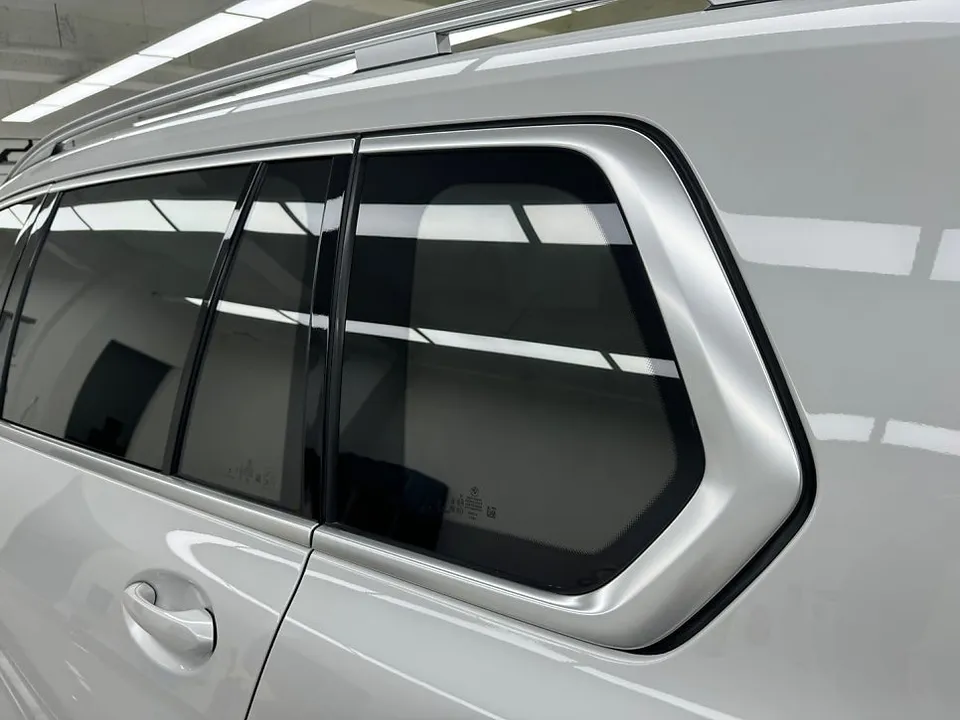 BMW X7のカーラッピング事例|クロームパーツのブラックアウト 施工写真 2-2