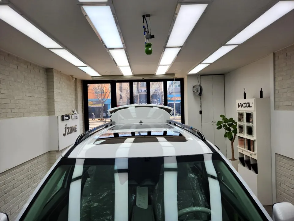 Hyundai Santa Feのカーラッピング事例|費用目安・仕上がり 施工写真 2-1