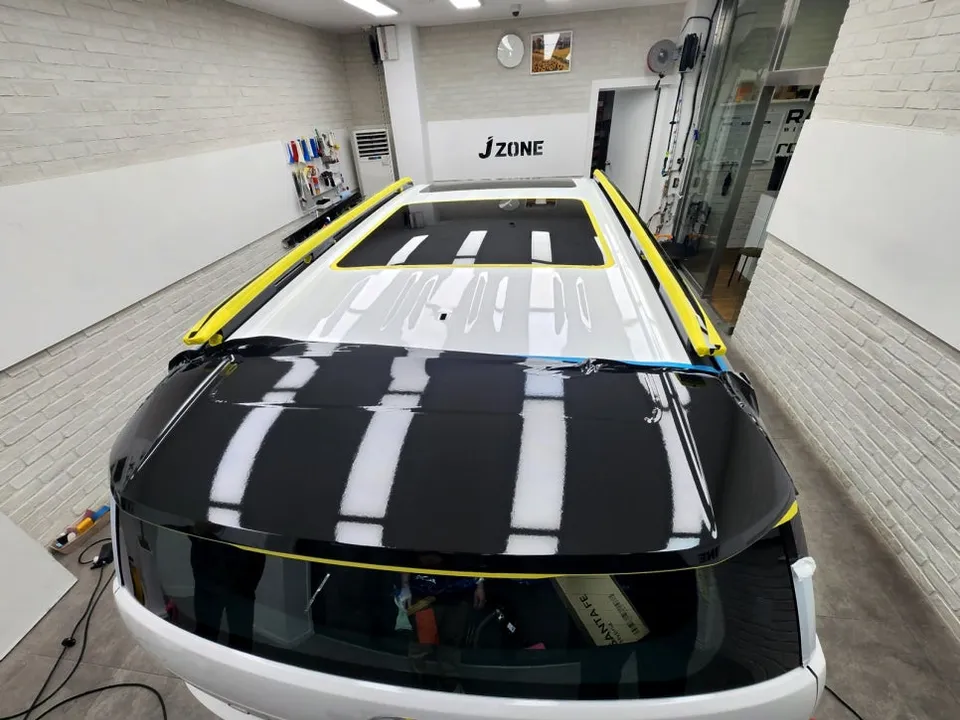 Hyundai Santa Feのカーラッピング事例|費用目安・仕上がり 施工写真 1-2