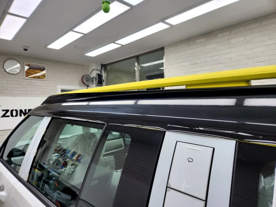 Hyundai Santa Feのカーラッピング事例|費用目安・仕上がり 施工写真 2-2