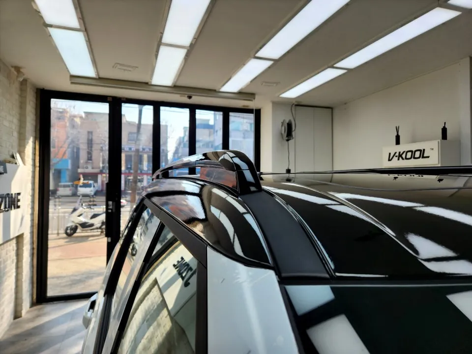 Hyundai Santa Feのカーラッピング事例|費用目安・仕上がり 施工写真 3-3