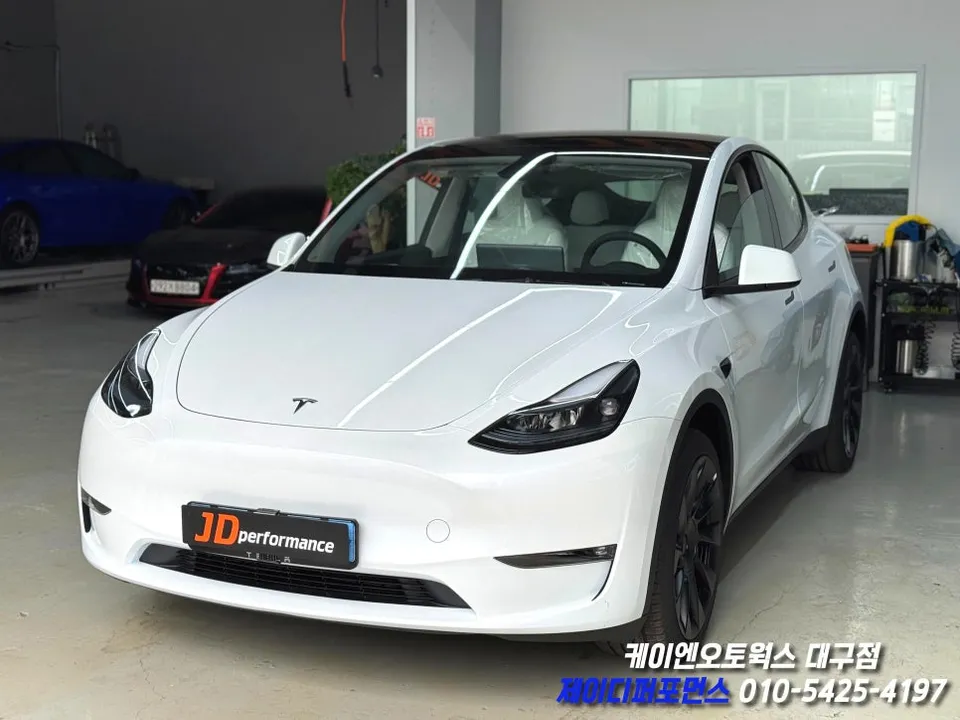 Tesla Model Y window tinting - Tesla Model Y Window Tinting Review: Caltvin GR Film photo 3