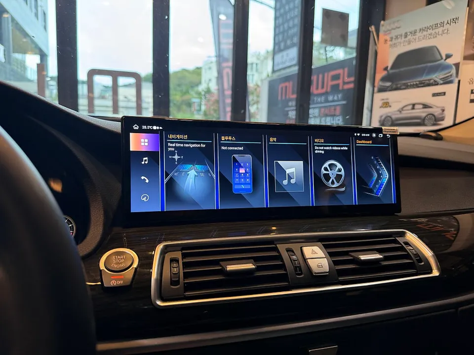 BMW 5 Series GT F07のAndroid Auto・CarPlay取付事例 施工写真 1-2