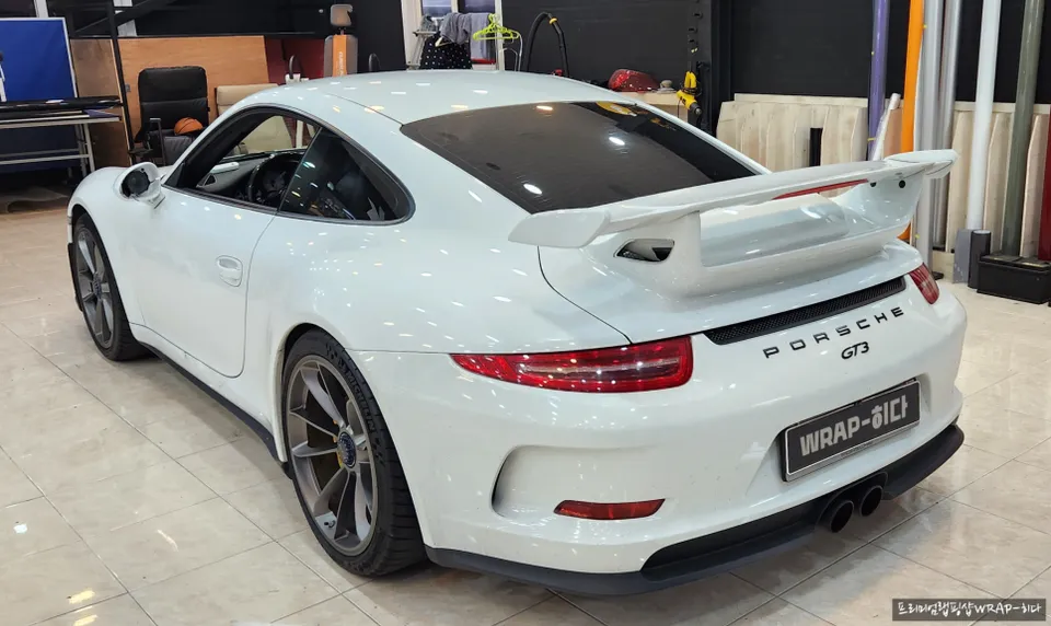 ポルシェ911 GT3のカーラッピング事例|グロスブライトイエロー 施工写真 1-2