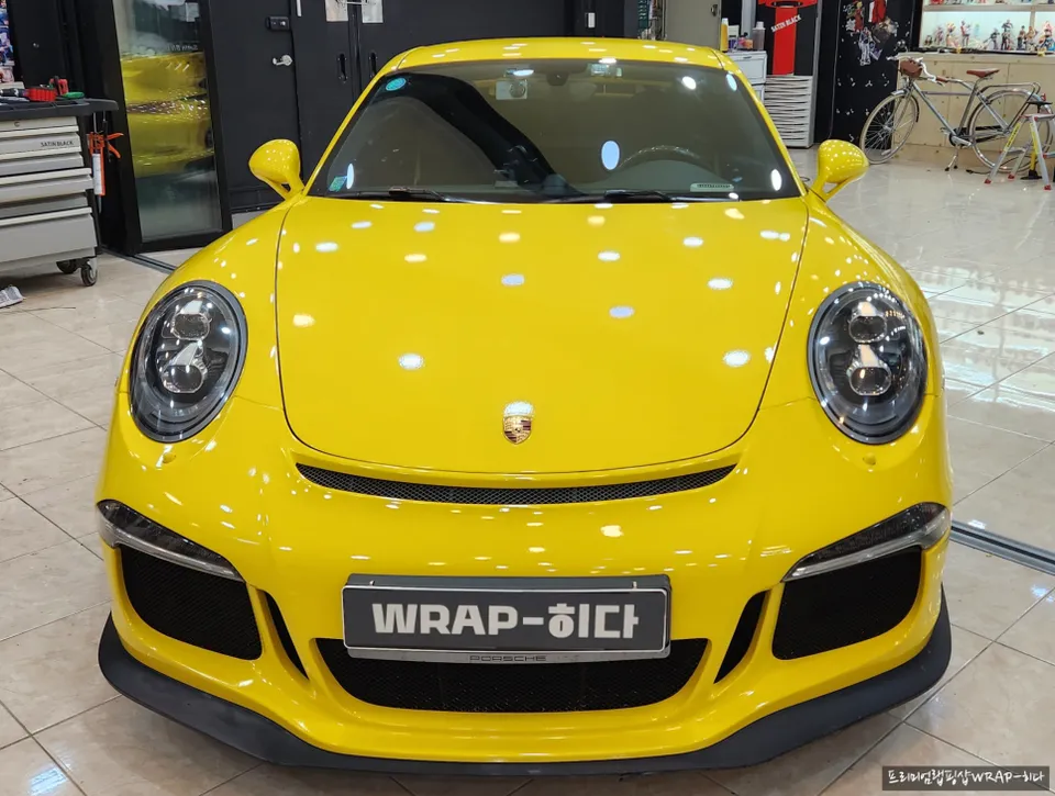 ポルシェ911 GT3のカーラッピング事例|グロスブライトイエロー 施工写真 2-2