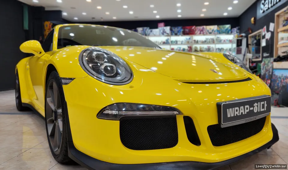 ポルシェ911 GT3のカーラッピング事例|グロスブライトイエロー 施工写真 1-3