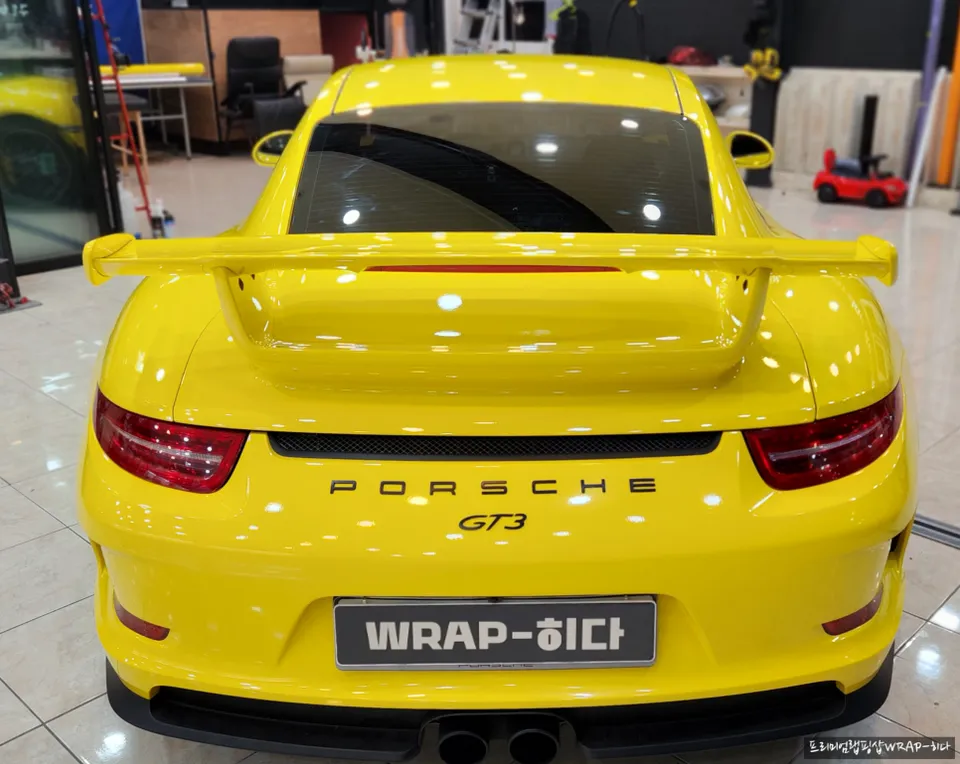 ポルシェ911 GT3のカーラッピング事例|グロスブライトイエロー 施工写真 3-3