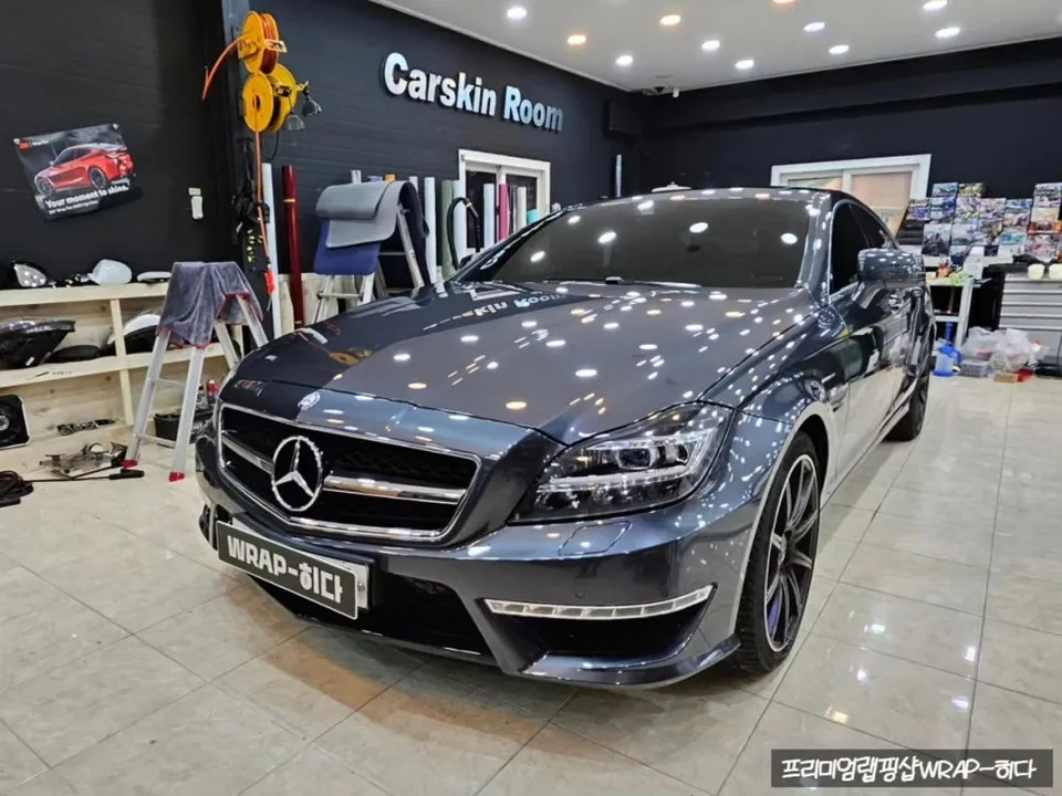 Mercedes-Benz CLS63 AMGのカーラッピング事例|ディープマットブラック 施工写真 2-1