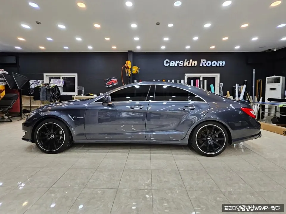 Mercedes-Benz CLS63 AMGのカーラッピング事例|ディープマットブラック 施工写真 3-1