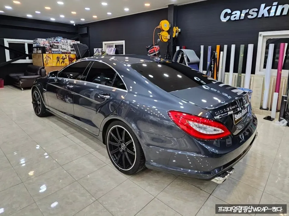 Mercedes-Benz CLS63 AMGのカーラッピング事例|ディープマットブラック 施工写真 1-2