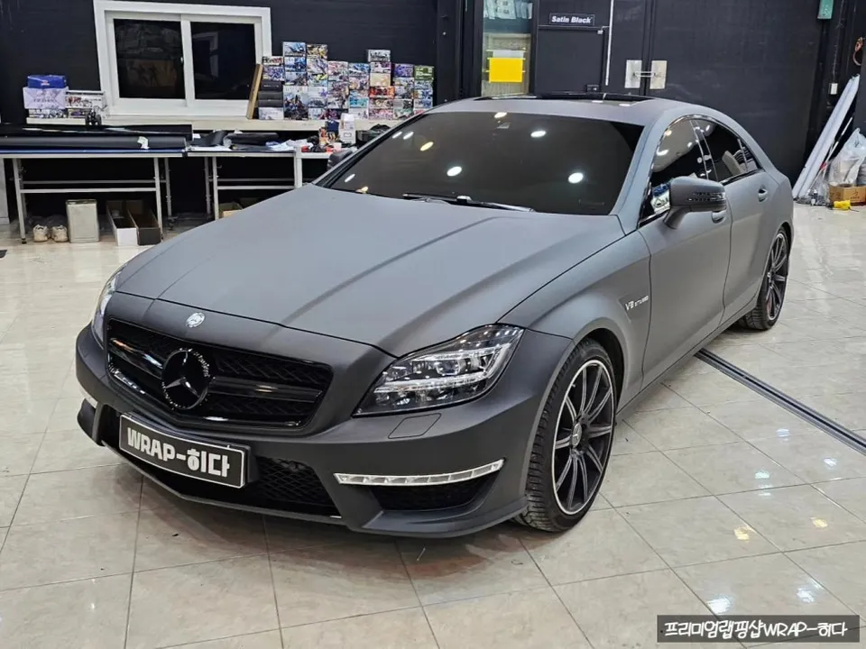 Mercedes-Benz CLS63 AMGのカーラッピング事例|ディープマットブラック 施工写真 3-2