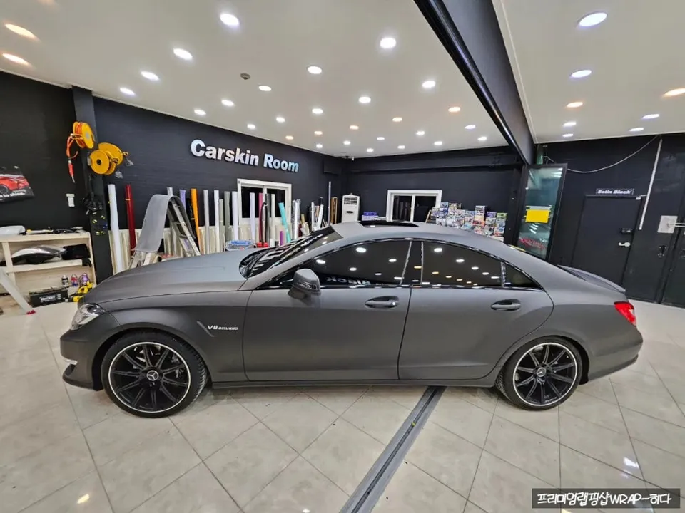 Mercedes-Benz CLS63 AMGのカーラッピング事例|ディープマットブラック 施工写真 1-3