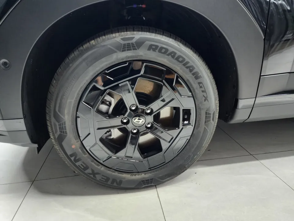 Hyundai Santa Fe MX5 vinyl wrap - Hyundai Santa Fe MX5 Vinyl Wrap Review: Black Package Upgrade photo 4