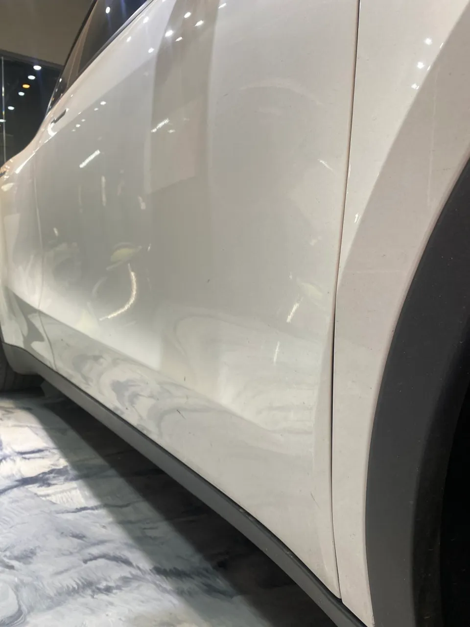 Tesla Model Yのガラスコーティング事例|費用目安と仕上がり 施工写真 2-2